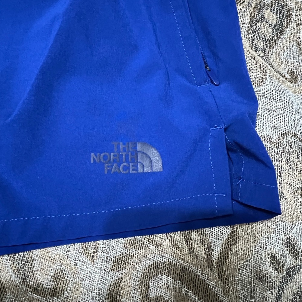 The North Face Blue Athletic Shorts Lightweight Performance
Caja 8 - Picture 2 of 3